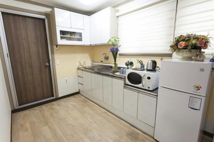 Danaharu Guesthouse จอนจู ภายนอก รูปภาพ